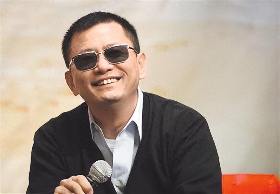 星空体育-陪玩陪睡不够!集体开嫖、舔手指、目无王法,阴暗面彻底藏不住了
